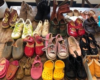 Baby, Toddler, Kid shoes, boots.

Ballet Slippers, Tap Shoes - 8-9 