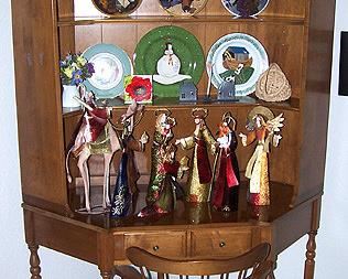 Kling Colonial  corner desk w/ shelf and chair, Norman Rockwell plates, metal Nativity