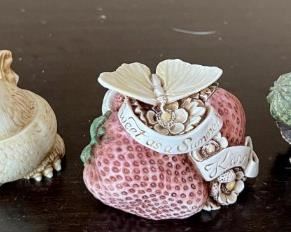 (4) Figurine Boxes - (2) Pot Bellies Naggie And Dewey 2001, Harmony Kingdome Summers Kiss And Cactus 1998