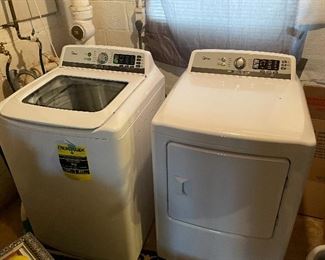 Midea Washer and dryer.   Less than 2 yrs old