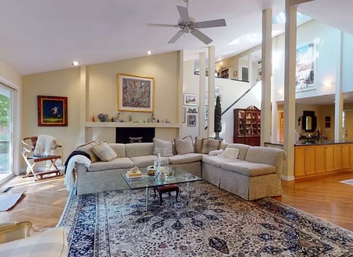 An eclectic mix of modern & vintage furnishings