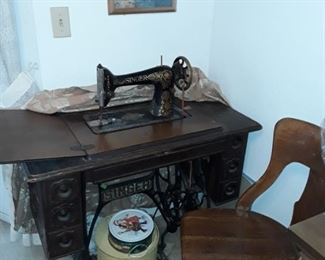 Feather Light Singer Sewing Machine in Cabinet
