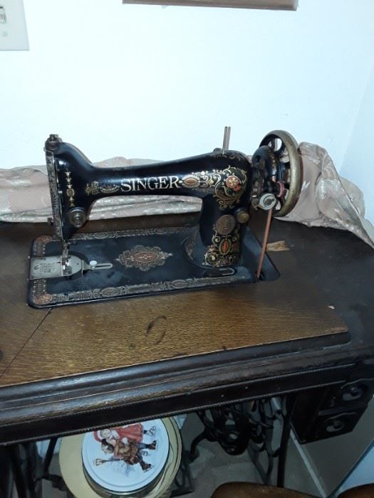  Feather Light Singer Sewing Machine