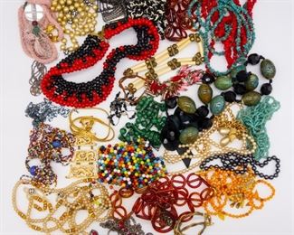 Vintage Lot 25 Eclectic Ladies Necklaces incl Beaded