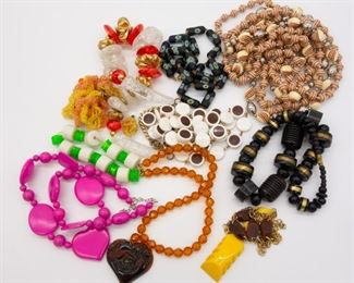 Vintage Group Ladies Fashion Jewelry incl Bakelite