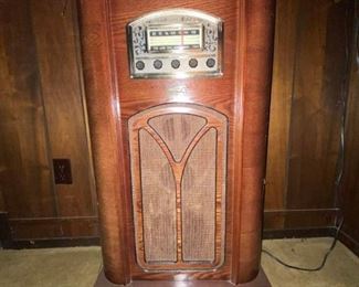 Crosley collector 1944CH Radio Cassette works well.