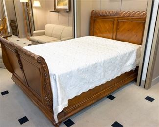 Queen size sleigh bed