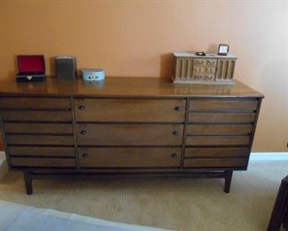 Mid Century, Distinctive Furniture by Stanley.  Sleek Design Dresser (No Mirror)