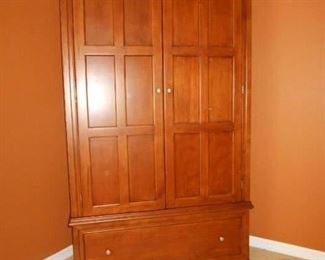 Great  Storage/Linen Closet. 
