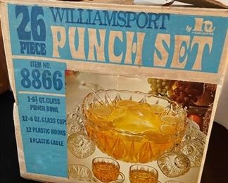 Vintage Williamsport 26 Piece Punch Set