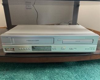 Philips Video Cassette Recorder/DVD Player Model: DVP3345V/17