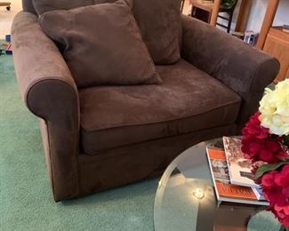 McCreary Modern Love Seat