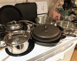 cast iron skillets, pots & pans