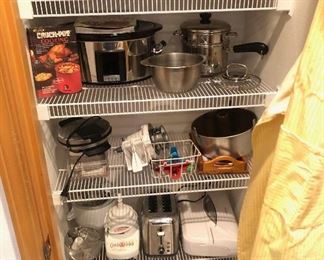 small kitchen appliances, cooking dishes