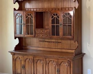 Thomasville Hardrock Maple Hutch Sideboard	80.24 x65.5x21in	HxWxD
