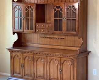 Thomasville Hardrock Maple Hutch Sideboard	80.24 x65.5x21in	HxWxD
