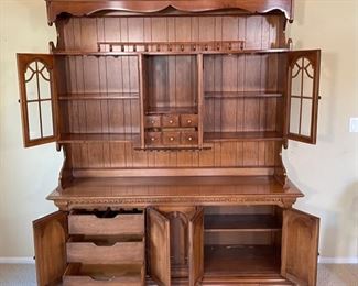 Thomasville Hardrock Maple Hutch Sideboard	80.24 x65.5x21in	HxWxD
