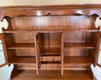 Thomasville Hardrock Maple Hutch Sideboard	80.24 x65.5x21in	HxWxD
