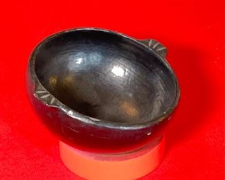 Primitive Blackware Pueblo Pottery Pot	2.75x6.5x5.75	HxWxD
