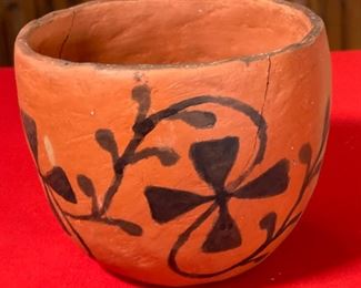 AS-IS Primitive Maricopa  Clover Vine Primitive Pot  Pottery Native American Pot	6x7 in diameter	
