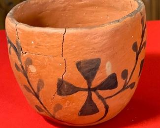 AS-IS Primitive Maricopa  Clover Vine Primitive Pot  Pottery Native American Pot	6x7 in diameter	
