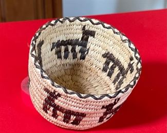 Small Papago/Pima Dog Figural Basket Native American Tohono O'odham	4x6.25	
