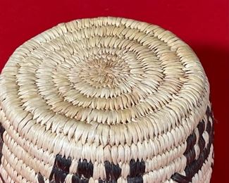 Small Papago/Pima Dog Figural Basket Native American Tohono O'odham	4x6.25	
