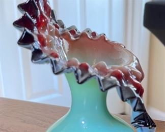 Antique Art Glass Jack in the Pulpit Glass vase Green/Reddish Brown Black	7.5x7x4in	HxWxD
