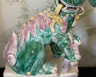 2pc Ceramic Foo dogs Chinese Pottery	9 x 5.5 by 3in	HxWxD
