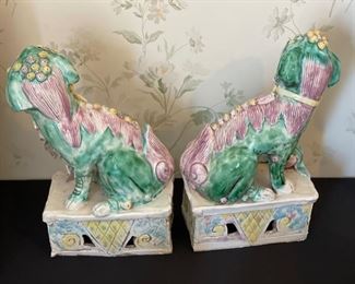 2pc Ceramic Foo dogs Chinese Pottery	9 x 5.5 by 3in	HxWxD
