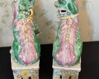 2pc Ceramic Foo dogs Chinese Pottery	9 x 5.5 by 3in	HxWxD
