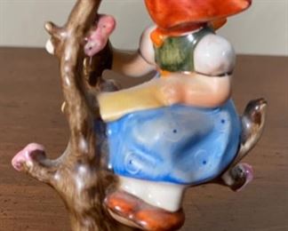 Hummel Apple tree girl 141 3/0	4x2.5x2in	HxWxD
