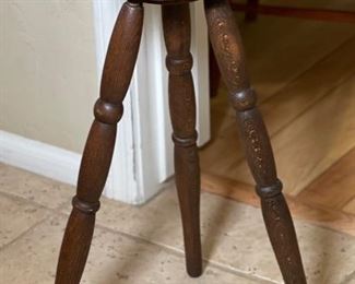 Antique Tripod Dough Bowl	22 in high 10 diameter bowl	
