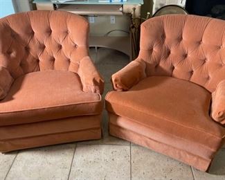 2pc Vintage Tufted Fabric Chairs PAIR	33 x 35 x 33in	HxWxD

