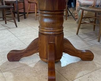 Antique Dining Table w/ 4 Mismatch Chairs	30in H x 48in  diameter	
