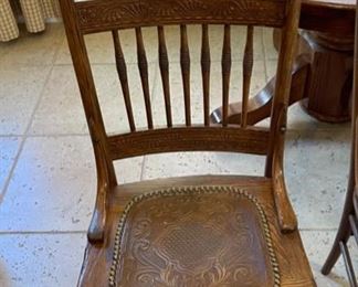 Antique Dining Table w/ 4 Mismatch Chairs	30in H x 48in  diameter	
