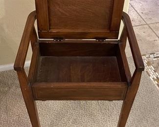Antique Needlepoint Seat Chair	24x20.5x17.5in	HxWxD
