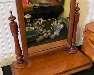Antique Wood Vanity Mirror	22 x 21 x 10	
