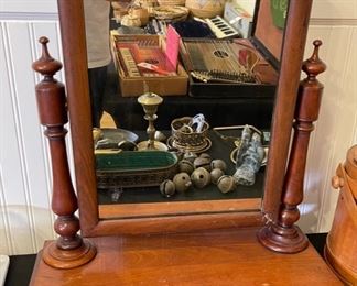 Antique Wood Vanity Mirror	22 x 21 x 10	
