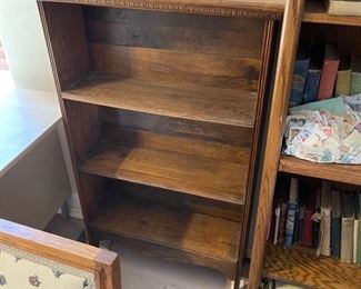 Oak bookshelf three shelf unit	44. 5 x 27.5 x 9.5	HxWxD

