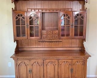 Thomasville Hardrock Maple Hutch Sideboard	80.24 x65.5x21in	HxWxD
