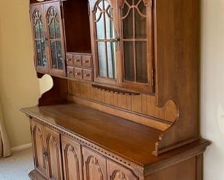 Thomasville Hardrock Maple Hutch Sideboard	80.24 x65.5x21in	HxWxD
