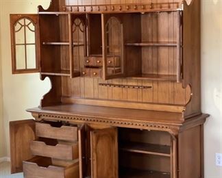 Thomasville Hardrock Maple Hutch Sideboard	80.24 x65.5x21in	HxWxD
