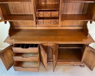 Thomasville Hardrock Maple Hutch Sideboard	80.24 x65.5x21in	HxWxD
