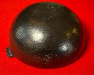 Primitive Blackware Pueblo Pottery Pot	2.75x6.5x5.75	HxWxD
