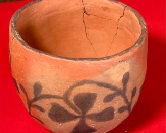 AS-IS Primitive Maricopa  Clover Vine Primitive Pot  Pottery Native American Pot	6x7 in diameter	

