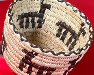 Small Papago/Pima Dog Figural Basket Native American Tohono O'odham	4x6.25	
