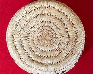 Small Papago/Pima Dog Figural Basket Native American Tohono O'odham	4x6.25	
