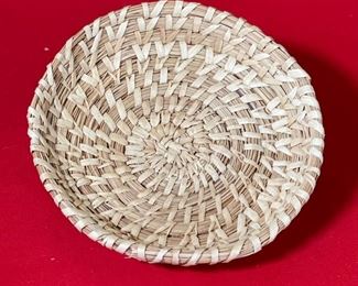 Handmade Sweetgrass Open Weave Basket	1.25x7	