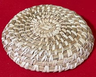 Handmade Sweetgrass Open Weave Basket	1.25x7	